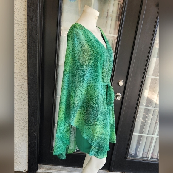 HALSTON Green Speckled Print kaftan style mini dress. Can tie at the front - Picture 3 of 9